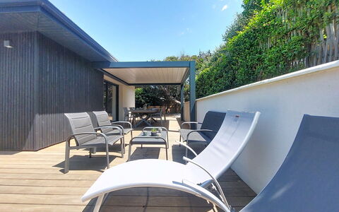 Maison Dune: Træ, Udendørs Møbler, Kompositmateriale, Skygge, Svømmepøl, Dæk, Gårdhave, Stol, Udendørs Bord, Beton