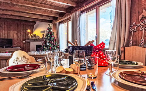 La Tanière: Træ, Hjem, Vinter, Hus, Møbel, Sommerhus, Sne, Fryser, Spisestue