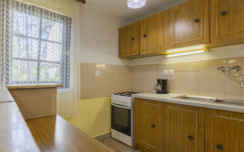 Leslie: Køkken, Træ, Countertop, Indretning, Større Bandage, Køkken Apparat, Cabinetry, Gulvbelægning, Loft, Etage
