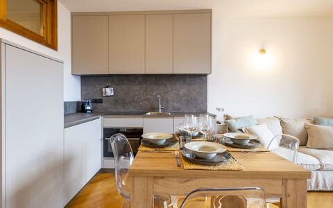 Baita Bucaneve: Møbel, Køkken, Køkken Apparat, Indretning, Countertop, Gulvbelægning, Væg, Cabinetry, Større Bandage, Træ