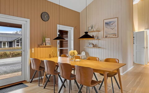 Marisol - 200M from the Sea: Gulvbelægning, Træ, Indretning, Møbel, Køkken & Spisebord, Spisestue, Etage, Loft, Trægulve, Stol