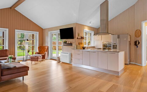 Marisol - 200M from the Sea: Sommerhus, Backyard, Gård, Garden Bygninger, Skur, Sidespor, Udendørs Møbler, Bjælkehytte, Udendørs Struktur, Hytte