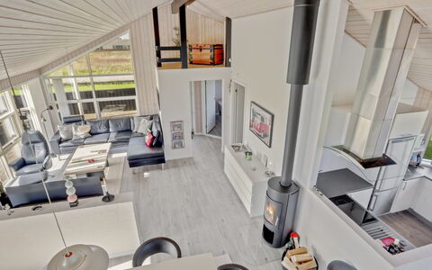 Anthea - 450M from the Sea: Hjem, Sommerhus, Hårdttræ, Stue, Trægulve, Design, Loft, Bjælkehytte, Veranda