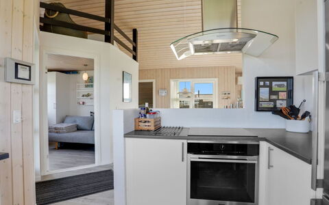 Anthea - 450M from the Sea: Træ, Indretning, Etage, Gulvbelægning, Værelse, Loft, Bejdse, Hårdttræ, Køkken, Design