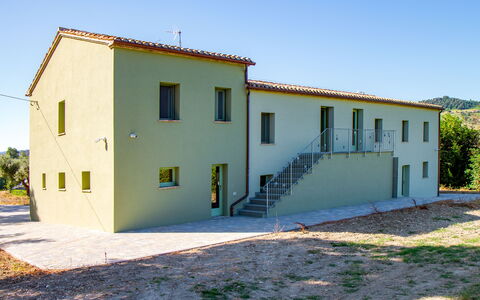 Villa Zena: Væg, Facade, Arkitektur, Hjem, Boligområde, Dør, Kompositmateriale, Estate, Altan, Gips