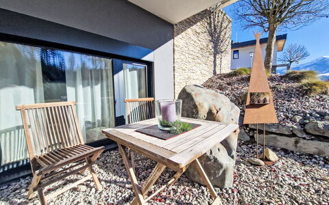 The Rock Design: Møbel, Udendørs Møbler, Stol, Hårdttræ, Udendørs Bord, Skygge, Naturmateriale, Altan, Gårdhave, Kaffebord
