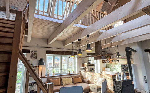 Ferienscheune: Træ, Møbel, Loft, Gulvbelægning, Indretning, Etage, Hjem, Trægulve, Hårdttræ, Stue