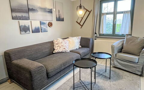 Reetgedecktes Ferienhaus Seelchen: Møbel, Couch, Gulvbelægning, Indretning, Etage, Stue, Træ, Hjem, Værelse