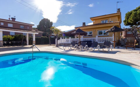 Villa Malaga: Svømmepøl, Udvej, Fritid, Skygge, Ferie, Eco Hotel, Udendørs Møbler, Hacienda, Tropics