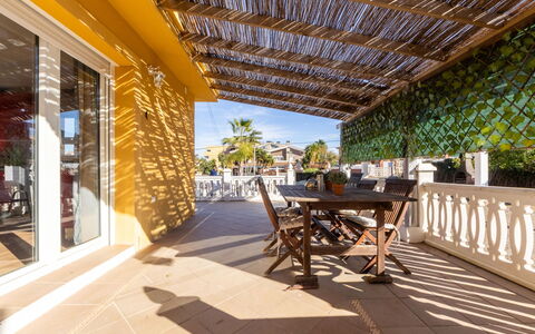 Villa Malaga: Svømmepøl, Udvej, Fritid, Skygge, Ferie, Eco Hotel, Udendørs Møbler, Hacienda, Tropics