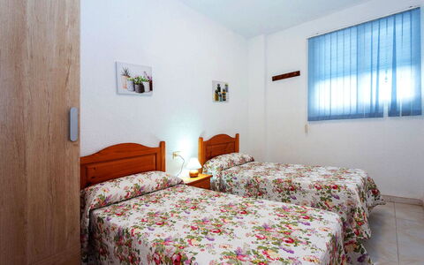 Valenciano: Ejendom, Møbel, Bygning, Vindue, Komfort, Textile, Træ, Indretning, Bed Frame