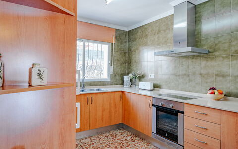 Casa Pia: Cabinetry, Countertop, Ejendom, Håndvask, Møbel, Bygning, Tap, Køkkenvask, Køkken, Træ