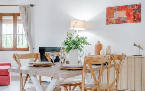 Les Canyes: Møbel, Træ, Bord, Indretning, Stol, Køkken & Spisebord, Spisestue, Værelse, Naturmateriale, Hårdttræ