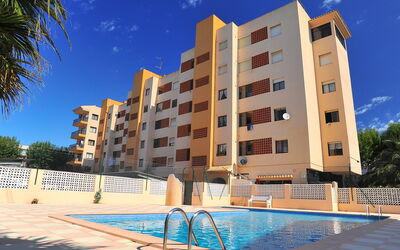 Jávea 184: Himmel, Vand, Bygning, Daytime, Ejendom, Plante, Blå, Træ, Azure, Vindue