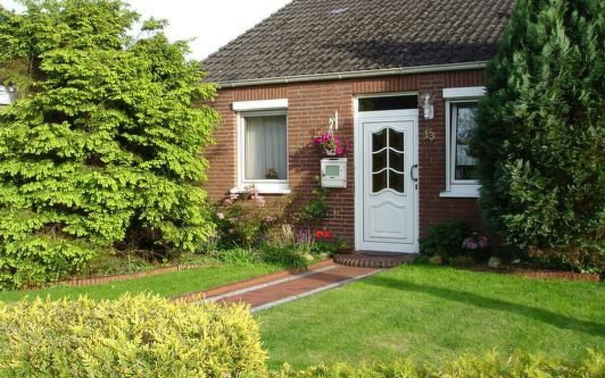 In Hage mit Garten, Terrasse und Grill