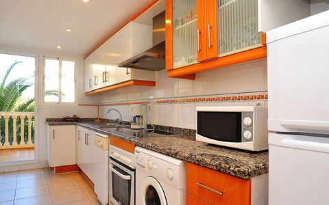 Jávea 421: Ejendom, Countertop, Værelse, Køkken, Cabinetry, Møbel, Bygning, Større Bandage, Hus, Orange