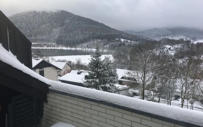 Berg- und Seeblick am Hillebachsee