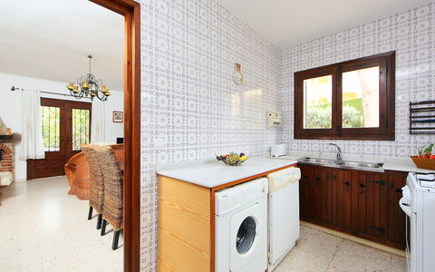 Marianne: Værelse, Ejendom, Møbel, Indretning, Bygning, Ejendom, Hus, Loft, Countertop, Cabinetry