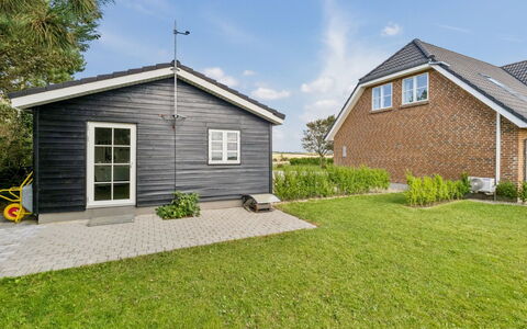 Fridhild - 150M to the Fjord: Skygge, Udvej, Have, Eco Hotel, Udendørs Møbler, Lawn, Stol, Backyard, Landscaping, Hacienda