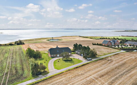Fridhild - 150M to the Fjord: Skygge, Udvej, Have, Eco Hotel, Udendørs Møbler, Lawn, Stol, Backyard, Landscaping, Hacienda