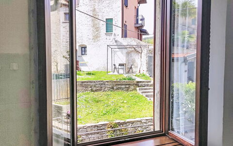 Lakeview Menaggio: Træ, Hjem, Glas, Hårdttræ, Bejdse, Dagslys, Home Dør, Design, Stueplante, Vindue Behandling