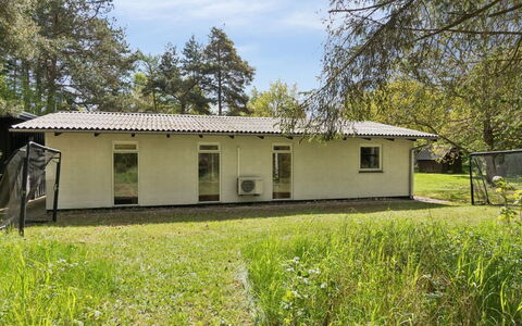 Aiko - 1.8Km from the Sea: Græs, Bygning, Hus, Hjem, Tag, Sommerhus, Land Lot, Landdistrikt, Dør, Lawn