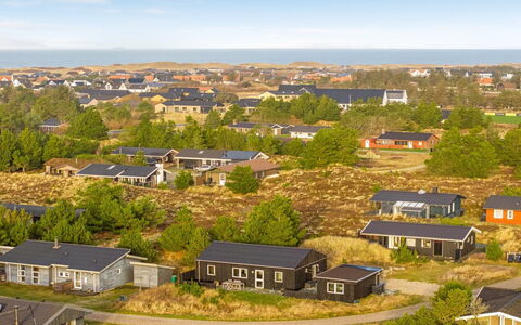 Ovine - 900M from the Sea: Sommerhus, Backyard, Gård, Garden Bygninger, Skur, Sidespor, Udendørs Møbler, Bjælkehytte, Udendørs Struktur, Hytte