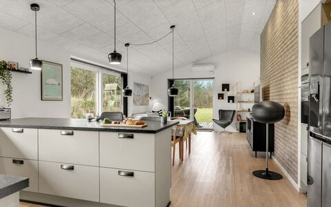 Muriel - 1.6Km from the Sea: Køkken, Countertop, Indretning, Køkken Apparat, Gulvbelægning, Møbel, Større Bandage, Loft, Cabinetry, Lysarmatur