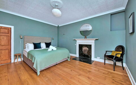 Catterick Cottage: Træ, Værelse, Bejdse, Stol
