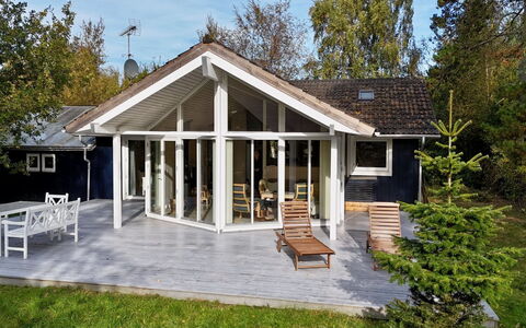 Åse - 1.3Km from the Sea: Træ, Hjem, Hus, Tag, Dør, Sommerhus, Veranda, Skygge, Estate, Sidespor