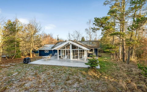 Åse - 1.3Km from the Sea: Møbel, Træ, Indretning, Gulvbelægning, Etage, Stol, Værelse, Loft, Stue, Lejlighed