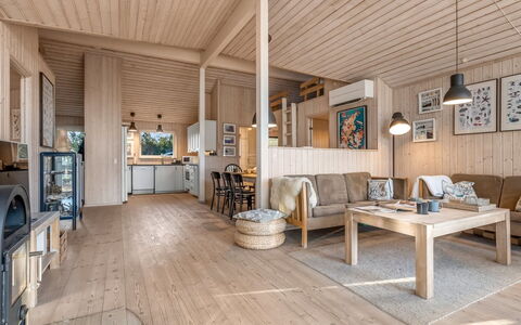 Åse - 1.3Km from the Sea: Møbel, Træ, Indretning, Gulvbelægning, Etage, Stol, Værelse, Loft, Stue, Lejlighed