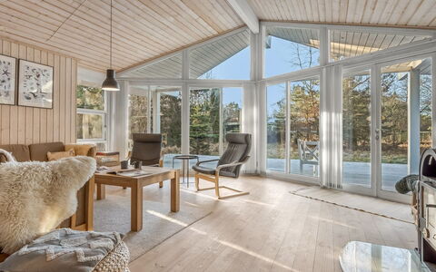 Åse - 1.3Km from the Sea: Møbel, Træ, Indretning, Gulvbelægning, Etage, Stol, Værelse, Loft, Stue, Lejlighed