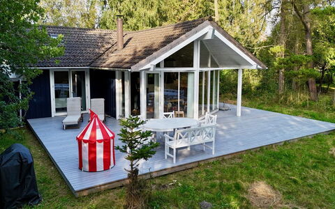 Åse - 1.3Km from the Sea: Møbel, Træ, Indretning, Gulvbelægning, Etage, Stol, Værelse, Loft, Stue, Lejlighed