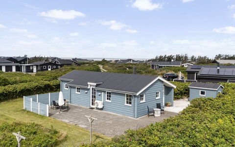 Gjuro - 400M from the Sea: Lejlighed, Skygge, Altan, Stol, Hegn, Udendørs Møbler, Aluminium, Kunstgræs