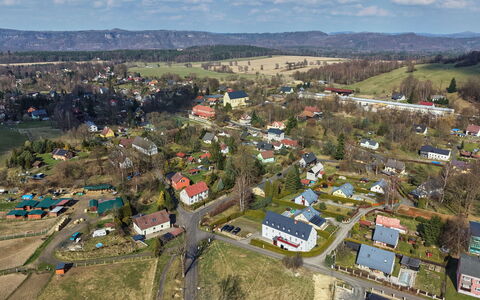 Ruzova 101: Fugleperspektiv, Boligområde, Landskab, Luftfotografering, Kvarter, Almindeligt, Forstad, Landdistrikt, Land Lot, Menneskelig Bosættelse