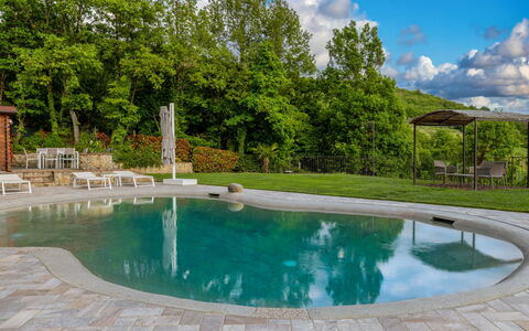 L'Oasi del Poggio: Svømmepøl, Udvej, Flise, Kompositmateriale, Skygge, Fritid, Water Feature, Flise, Eco Hotel, Udendørs Møbler