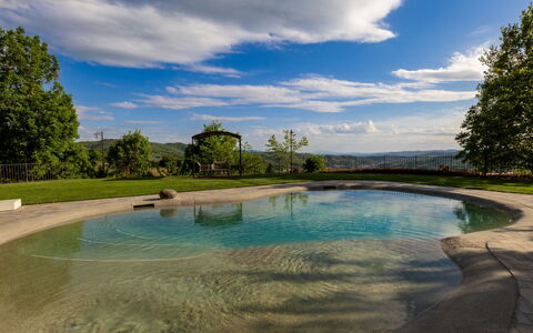 L'Oasi del Poggio: Blå, Vand, Svømmepøl, Landskab, Water Feature, Afspejling, Have, Landscaping, Udvej, Dam