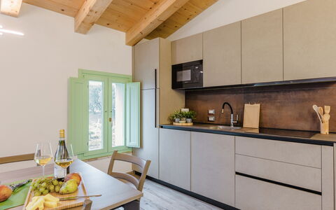 Zena Suite: Køkken, Countertop, Indretning, Møbel, Gulvbelægning, Træ, Køkken Apparat, Cabinetry, Hjem, Større Bandage