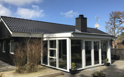 Juditha - 750M from the Sea: Tag, Hus, Hjem, Dør, Boligområde, Sommerhus, Sidespor, Estate, Gård, Veranda