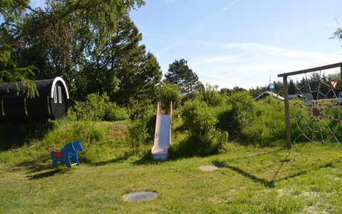 Juditha - 750M from the Sea: Græs, Busk, Landskab, Land Lot, Have, Lawn, Eng, Parkere