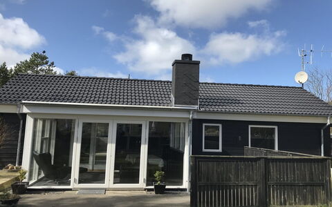 Juditha - 750M from the Sea: Hus, Hjem, Tag, Boligområde, Sommerhus, Sidespor, Dør, Veranda, Skydevindue, Gård