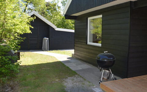 Juditha - 750M from the Sea: Træ, Sidespor, Hus, Hjem, Tag, Sommerhus, Garden Bygninger, Lawn, Gård, Backyard