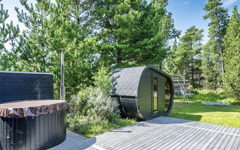 Locan - 1.2Km from the Sea: Have, Gård, Landscaping, Garden Bygninger, Backyard, Skur, Bjælkehytte