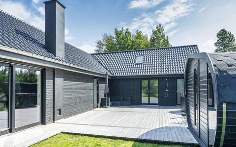 Locan - 1.2Km from the Sea: Landscaping, Gård, Garden Bygninger, Sidespor, Udendørs Struktur, Cykel, Aluminium, Backyard