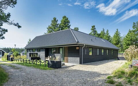 Locan - 1.2Km from the Sea: Græs, Tag, Hus, Sommerhus, Hjem, Landdistrikt, Sidespor, Skygge, Stuehus, Garden Bygninger