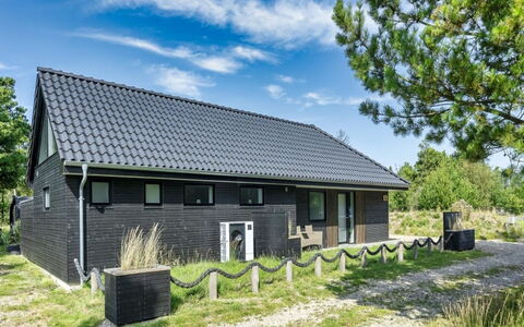 Locan - 1.2Km from the Sea: Græs, Tag, Hus, Sommerhus, Hjem, Sidespor, Landdistrikt, Stuehus, Eng, Estate