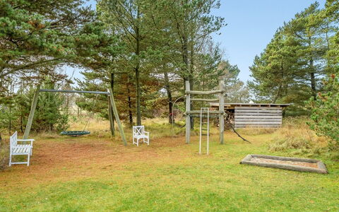 Locan - 1.2Km from the Sea: Møbel, Udendørs Møbler, Bordservice, Bord, Drinkware, Stol, Udendørs Bord, Mad, Flaske