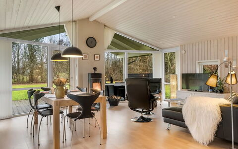 Hemfrith - 500M to the Fjord: Indretning, Træ, Loft, Møbel, Gulvbelægning, Stue, Etage, Lysarmatur, Hjem, Belysning
