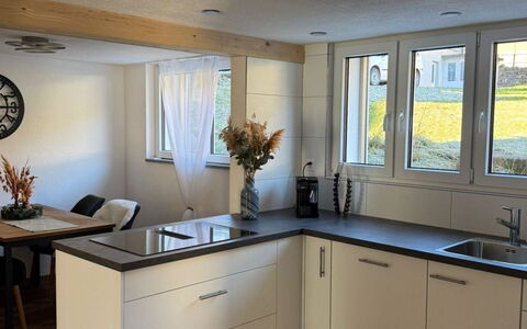 Valley Appartement: Gulvbelægning, Sanitærarmatur, Badeværelse, Indretning, Træ, Etage, Vvs, Belysning, Tap, Møbel